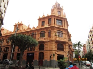 santa-cruz-de-tenerife-la-lucha-edificio.jpg