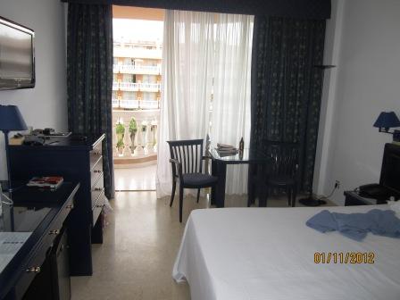 Tenerife-hotel-cleopatra-room.jpg